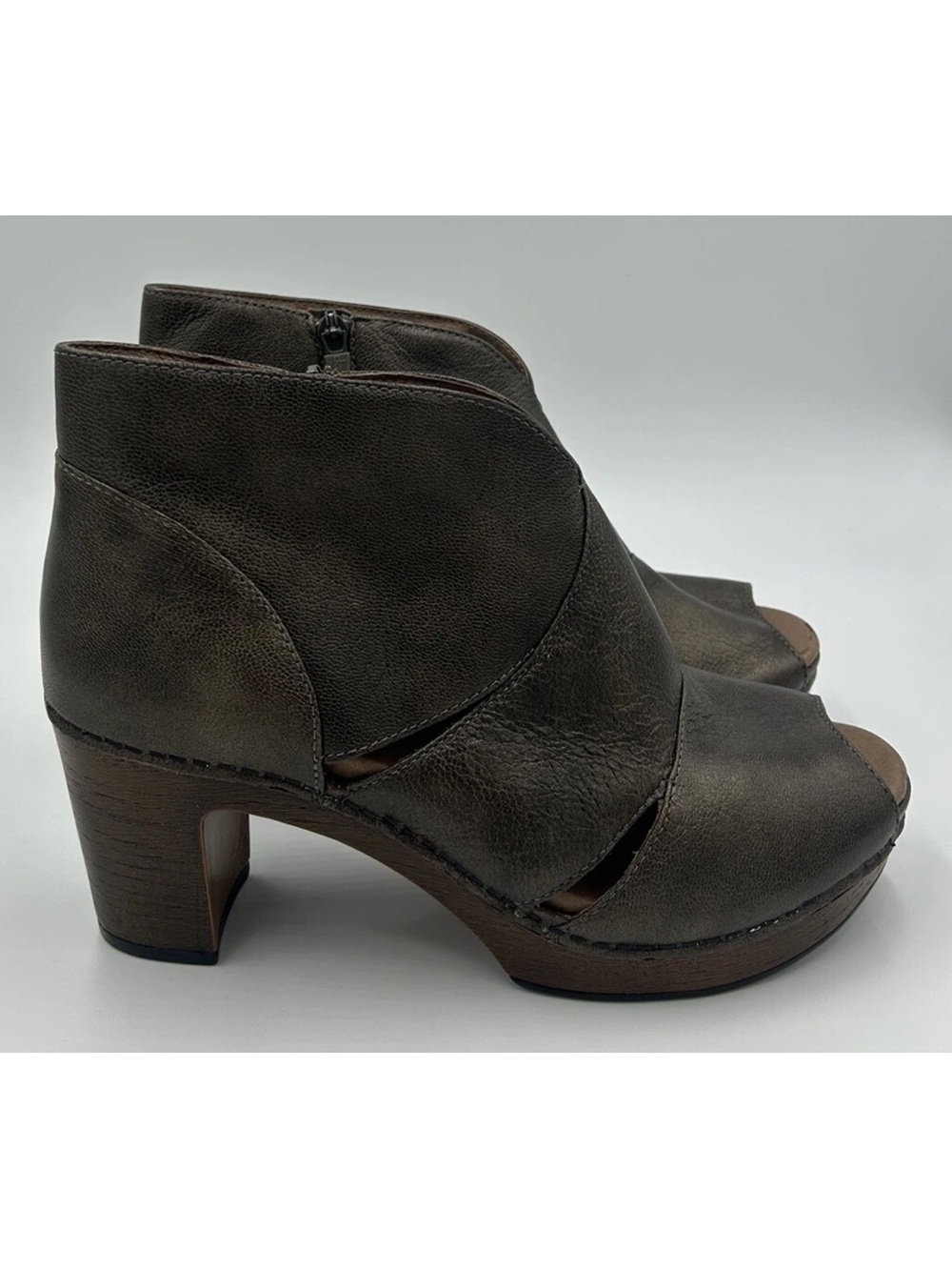 Dansko Delphina Leather Peep Toe Ankle Boots Metallic Aged Bronze Size 40 NWOT